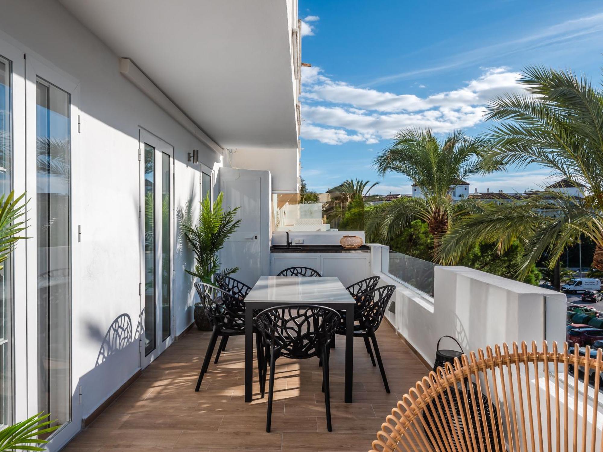 3 Bdrm Stylish Apt W Pool In Puerto Banus Marbella Ngoại thất bức ảnh