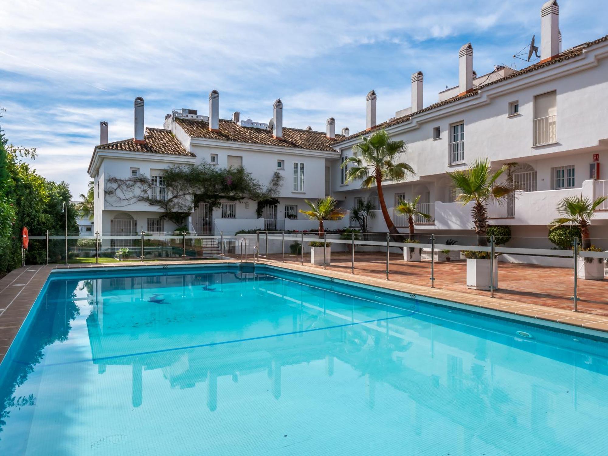 3 Bdrm Stylish Apt W Pool In Puerto Banus Marbella Ngoại thất bức ảnh