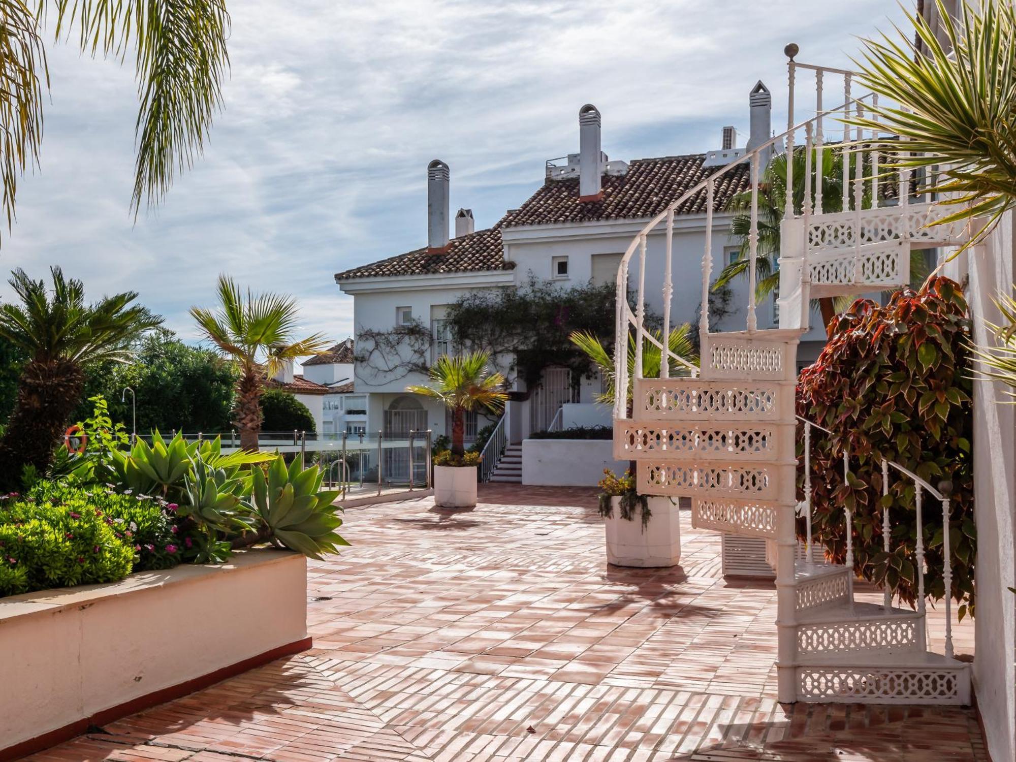 3 Bdrm Stylish Apt W Pool In Puerto Banus Marbella Ngoại thất bức ảnh