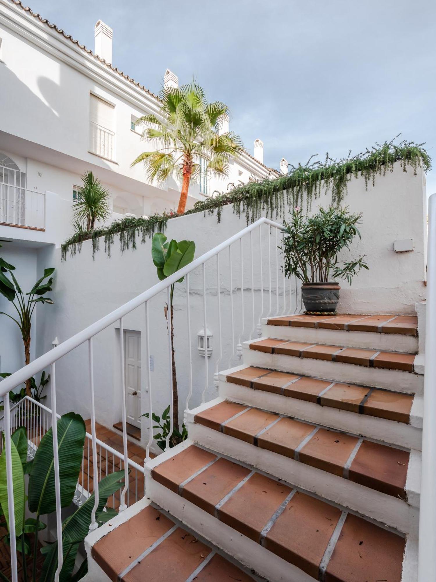 3 Bdrm Stylish Apt W Pool In Puerto Banus Marbella Ngoại thất bức ảnh